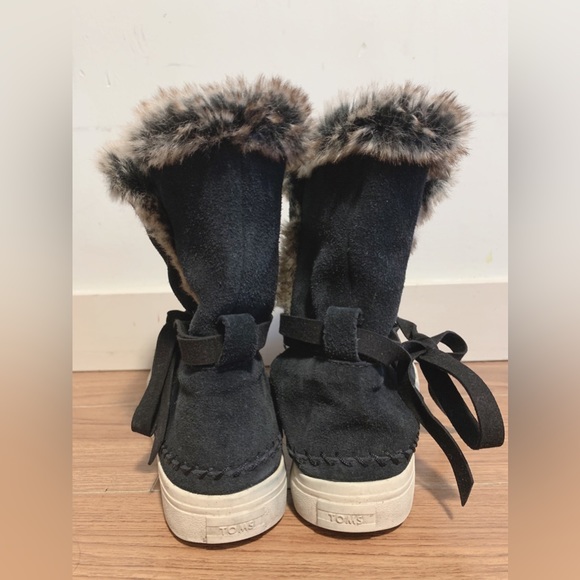 Size US6.5 TOMS Vista Black Suede Faux Fur Lined Winter Boots - Picture 4 of 5